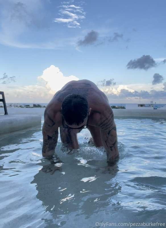 Who wants to see me in here naked? 🥵👀