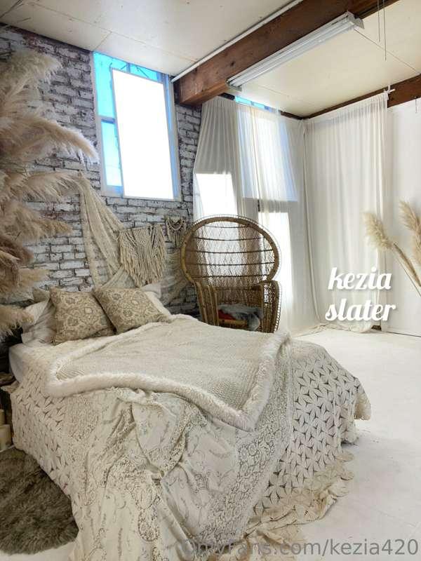 I took pictures in a super cute photography/event space expe..