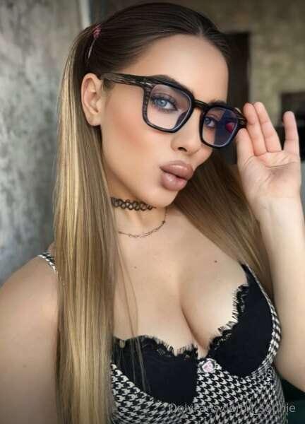 Crazy beauty @alonaartsex😻 Dick tamer 🙈Hottie with experienc..