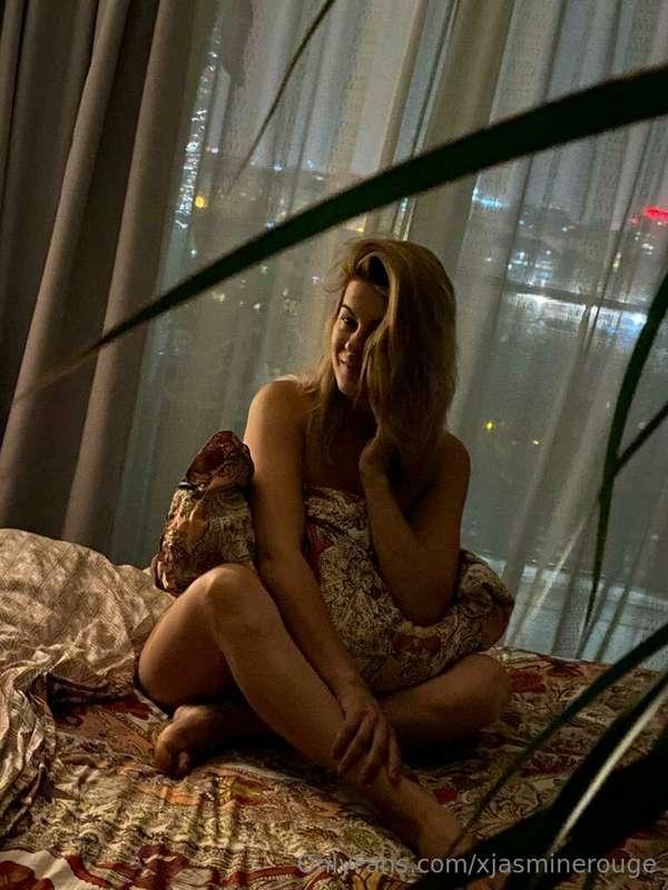 Do you wanna sleep with me tonight?? I am alone.... 🧡🧡