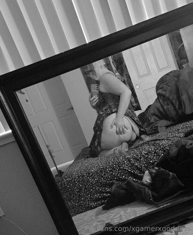 Free pic since ive been MIA for a few days. 😇😇