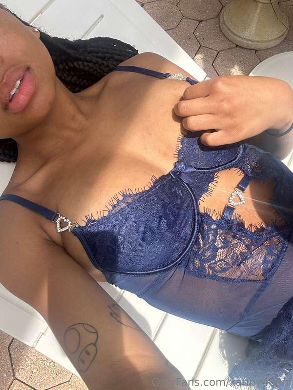 Lingerie and sunlight ☺️