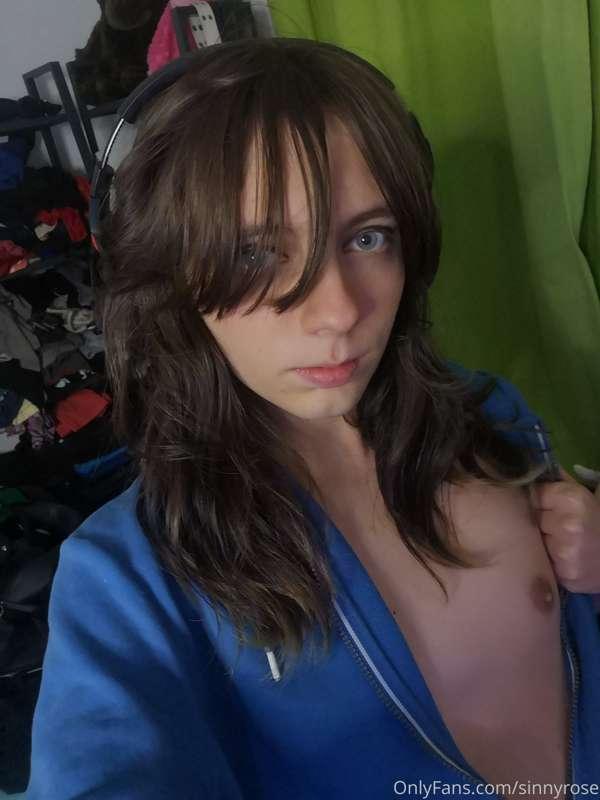 Doing my makeup rn potentially making content tonight hehe