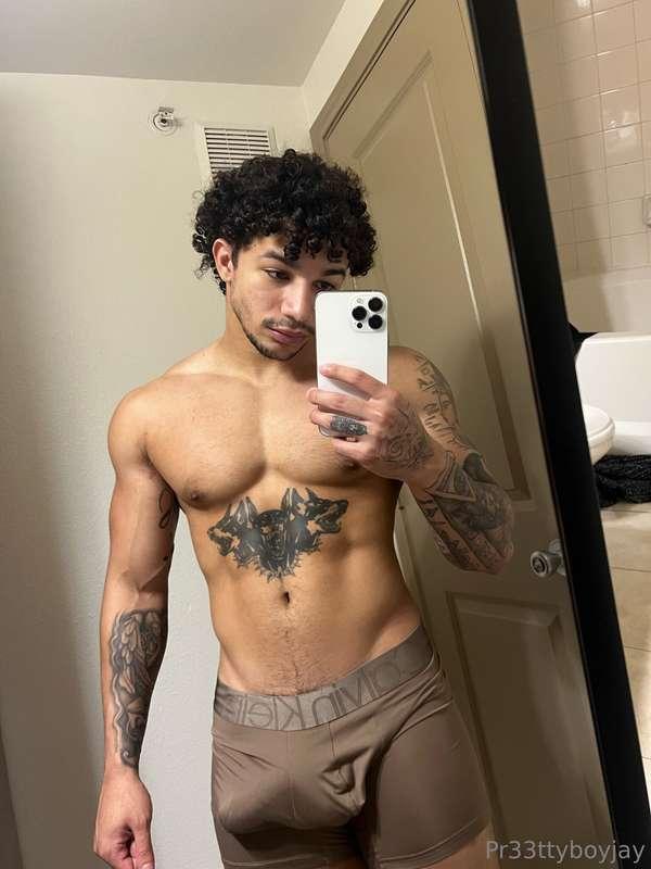 i’m up… make me take off my shorts 😜👀