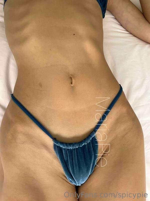 I bet you like those thongs! 🥵🥵🥵