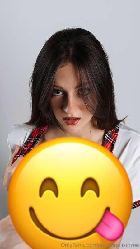 Vuoi vedere cosa c’è sotto? 💛 Iscriviti al mio profilo VIP @..
