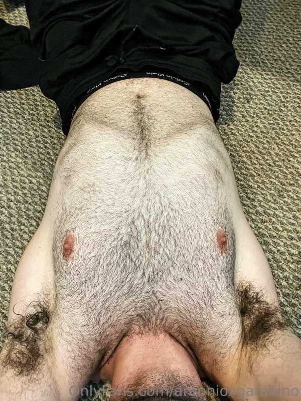 The sweatiest, musky alpha pits for you to worship. Who’s fi..