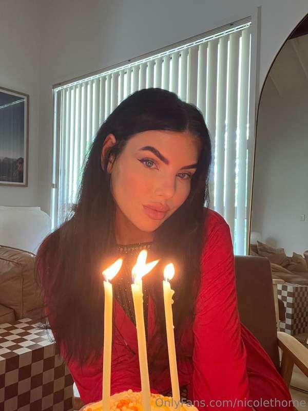 IT'S MY BIRTHDAY on Monday 😘🎂 Contribute now because it's go..