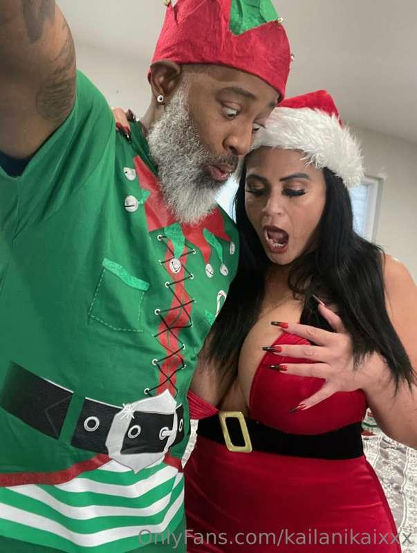 OH MY ….Mrs claus has gotten herself into a BIG problem 🍆🎄💦