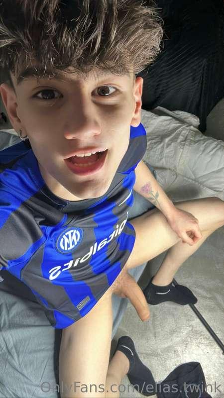 You like me in soccerwear? 🥵