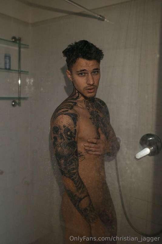 A shower is not the same without you 🙄💦