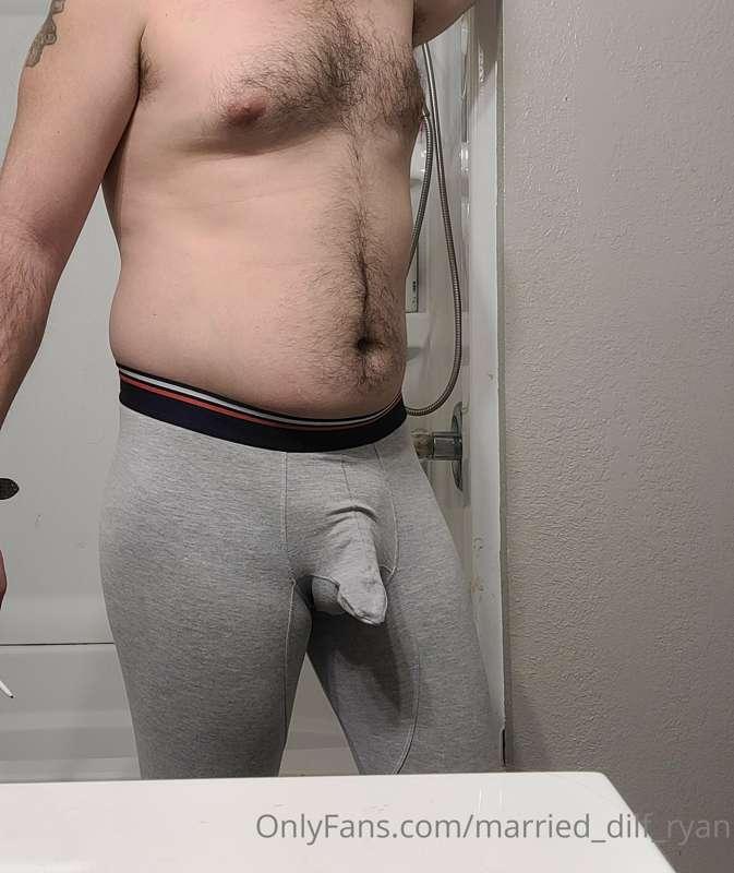 20 pics and a 11 minute video of me using my fleshlight with..