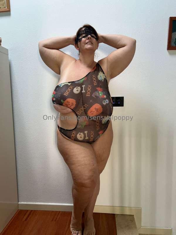 sensualpoppy image #0