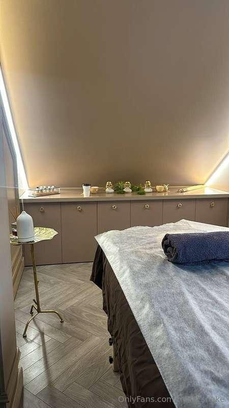 This is where I go to get my knots worked out 😌 Want to book..