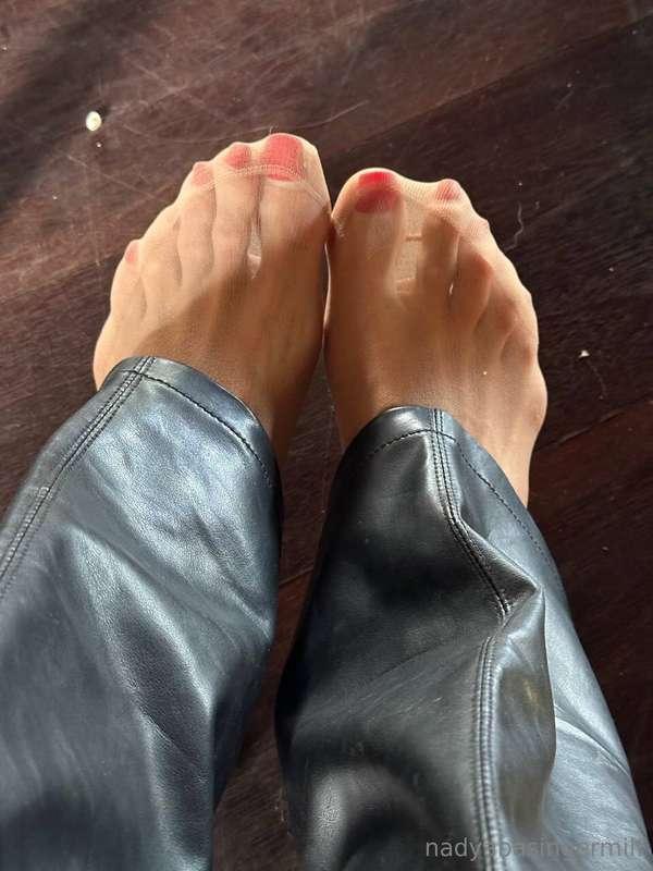 I bet you can't resist a second look at these nylon-clad toe..