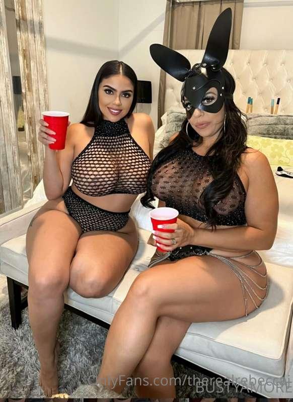 **It’s a bad bitch birthday today @bustyamorexxx!!!**🎉💥🎉💥

*..