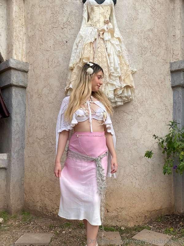 emilyisbraless image #0