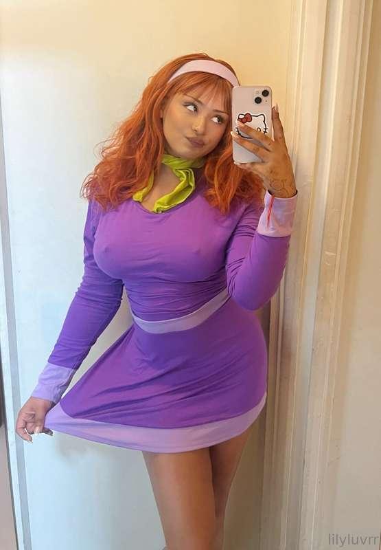 happy halloween my loves! jinkies! should i do more cosplay?..