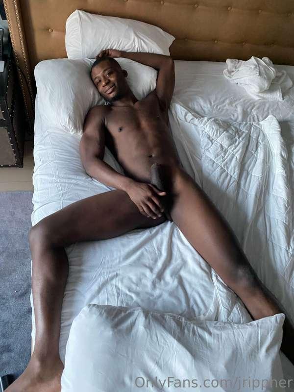 would you lay down next to me? 😊