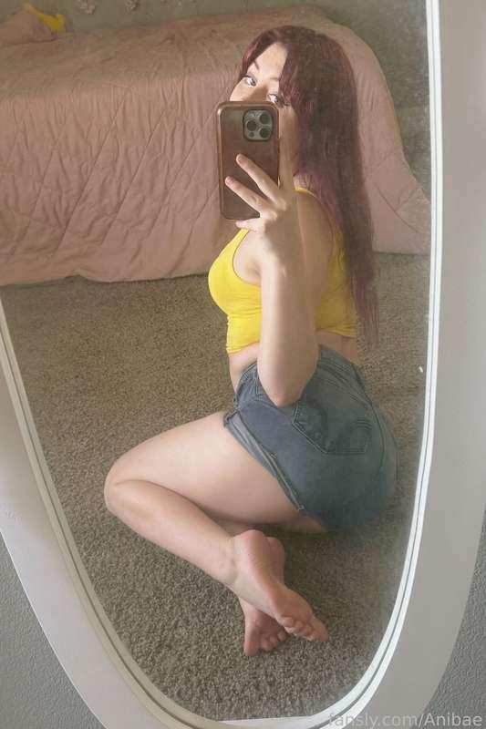 Bonus mirror feet pic💋 Doesnt this angle show off how good my legs look ;3

#mirrorpic #feet #thighs #vtuberirl #jeanshorts #cosplay