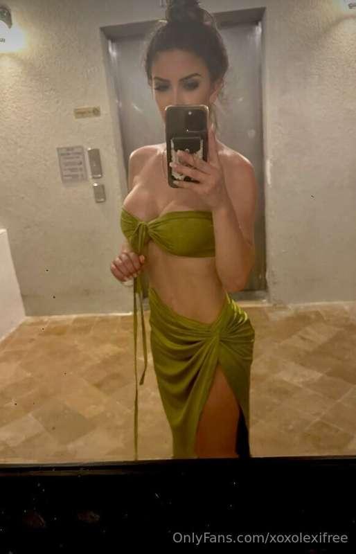 I'm back! For a bit, anyway... 🤭Go to my VIP page @xoxolexi ..