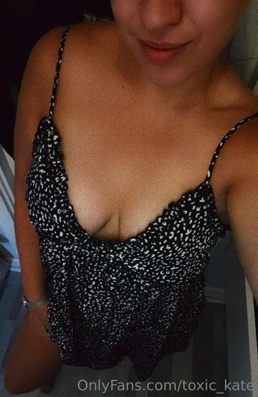 Sundress kinda day 😈🍒 lots of content will be made today 💦💦