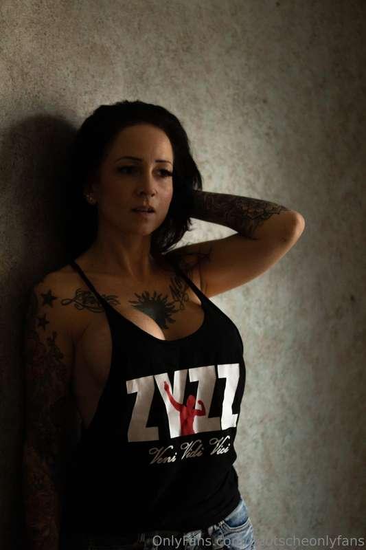 @miramonroe20 Jahre brav – jetzt dreckig wie nie 😈Er hat mic..