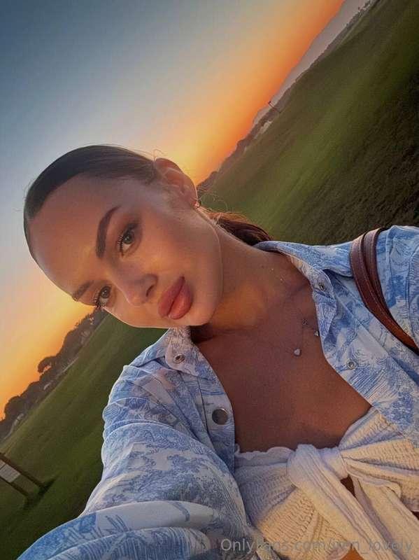 This look isn’t rehearsed — it’s what happens when I’m curio..