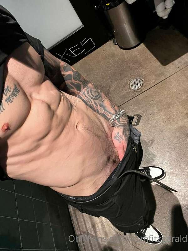 I take selfies at work too🤳🏼🤷🏻‍♂️😉