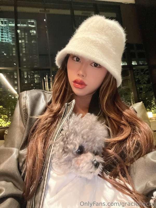 Do you guys have pets? DM me the pet pics, I’ll rate them wi..