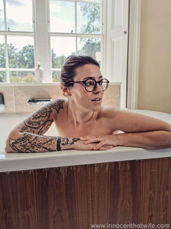 Sometimes you just need a jacuzzi bath!

I open my legs a lot you see 😁