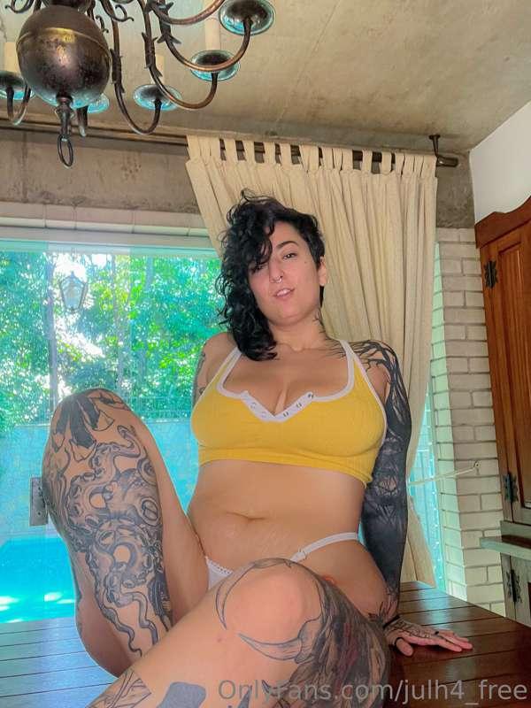 I don’t usually wear yellow; do you think it suits me? 🥺