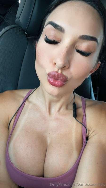 lips or boobs? 😽
