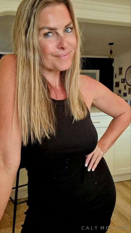Hi there, I'll be your waitress this evening, how can I serv..