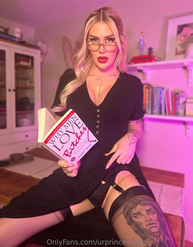 Are you a big reader? I am 😈