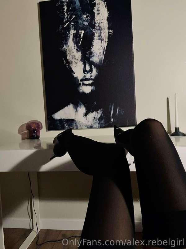 Have you ever imagined that I draw with my feet?😍