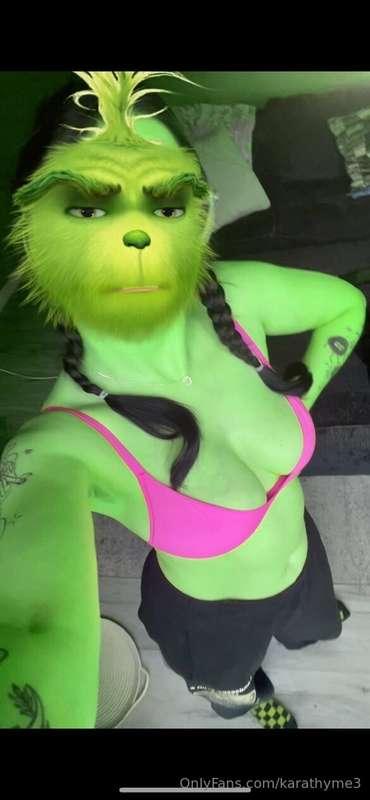 Tonight I’m dropping the grinch finger blasting video into y..