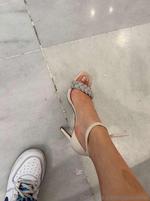 Otra sesión en el centro comercial? 🙈🙈