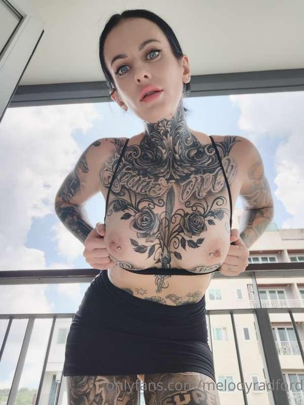 Hey, I'm your step sister 😏