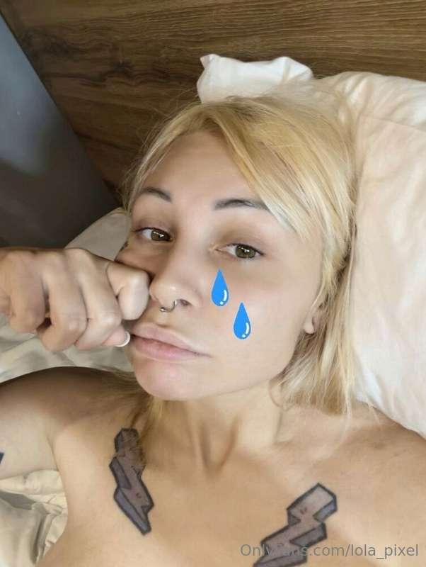 Heyaa guys! I have some troubles, my iPhone is broken, the m..