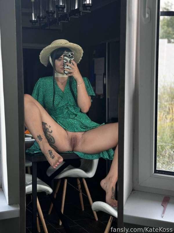 Look at the beautiful reflection in the mirror😊

#body #tattoo #young #pussy #wetpussy #fyp