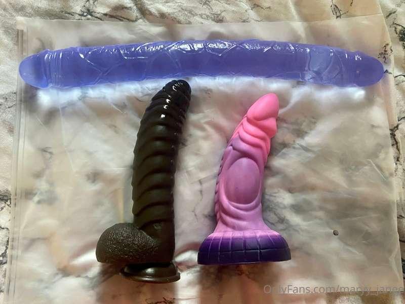 I got some new toys today thanks to a lovely fan 🥺🖤 which on..