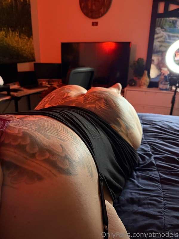 Check out the sexxxy @inkdup37 🍑😈🍑
