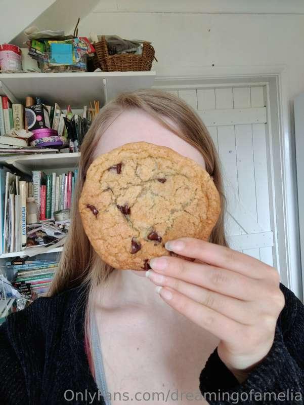 All snacks should be bigger than my face 🍪🍪🍪 anyone else lov..
