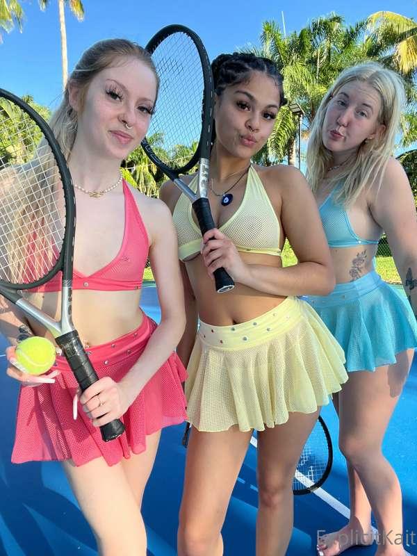 with my besties @juicyjolievip @chloesnowwvip 
💗💛💙