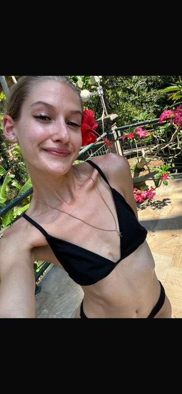 𝑾𝒉𝒂𝒕 𝒇𝒍𝒐𝒘𝒆𝒓 𝒅𝒐 𝒚𝒐𝒖 𝒂𝒔𝒔𝒐𝒄𝒊𝒂𝒕𝒆 𝒎𝒆 𝒘𝒊𝒕𝒉 ? 🥰🌸 🌸🌸🌸 🌸 leave an ans..