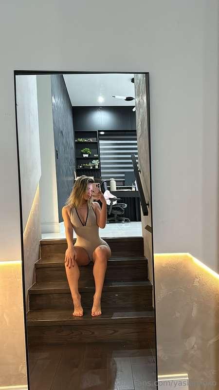 Just me, my curves, and your full attention 🤭