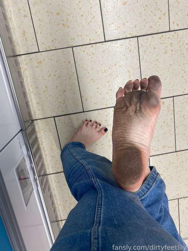 dirtyfeetlily image #2