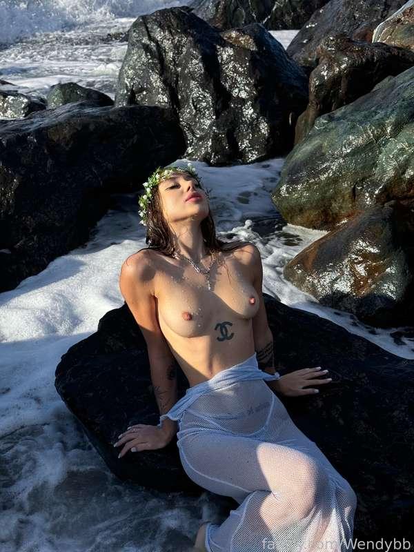 Soaking up the sun and sea... and a little bit of freedom 😌✨




#fyp #sexy #boobs #tits #young #18 #wendy #teen #ass #naked #wet #wetclothes #dress #transparentclothes #smallboobs #smalltits