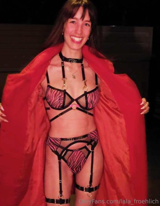 Ist ganz schön kalt 🥶draußen. Lässt du mich rein? 😋🤭 